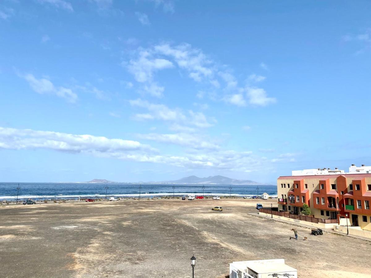 Modern Apartment With Sea Views In Corralejo Bagian luar foto